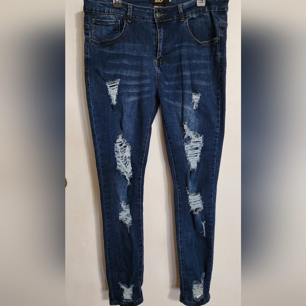 Distressed skinny jeans